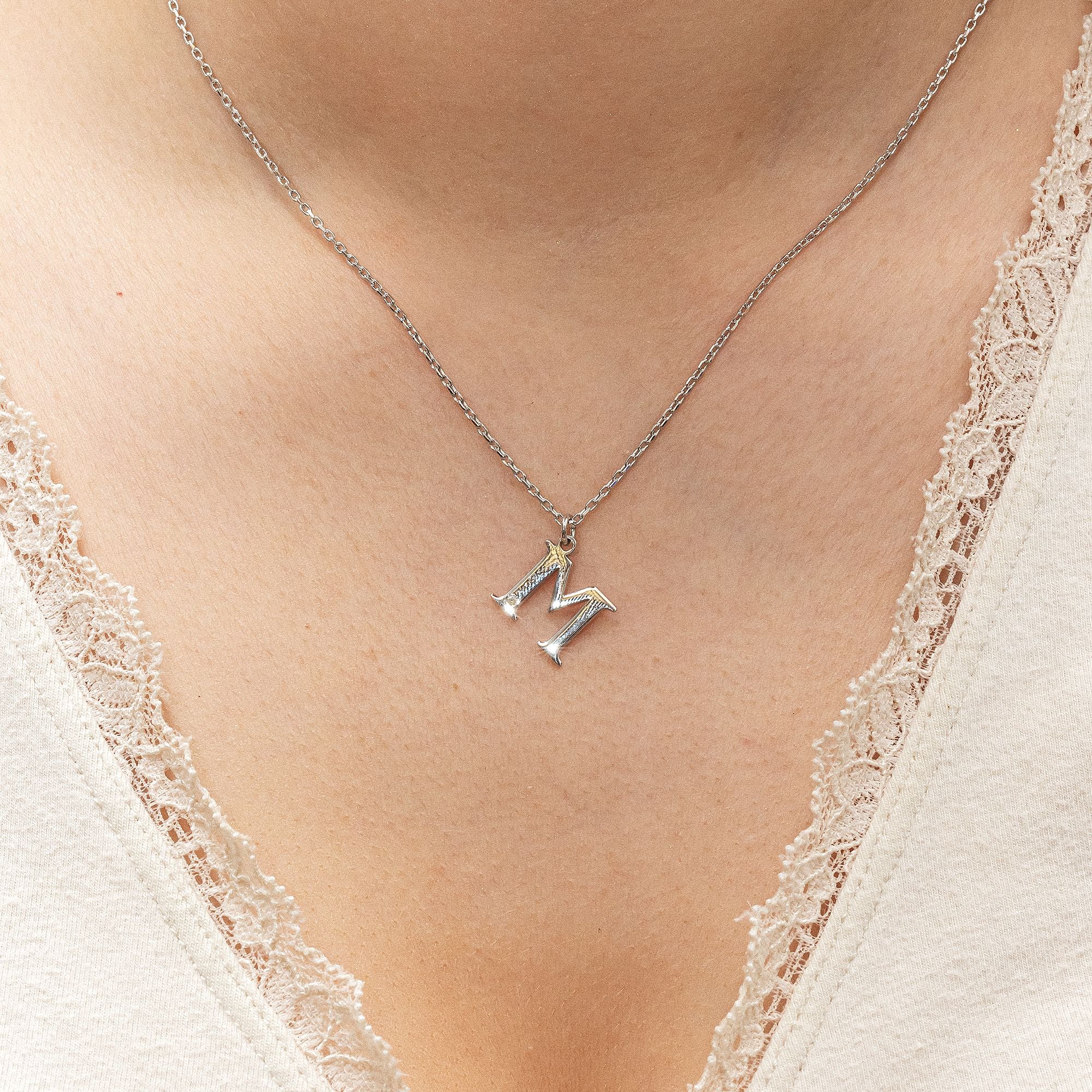 Halskette Buchstabe M / Silber mit Anhänger / 925 mit 1x Diamant 0,008ct.